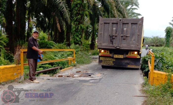 Lantai Jembatan di Nagan Raya Amblas, Warga Minta Segera Diperbaiki