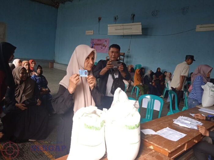 763 KPM di Desa Gunungtanjung Terima Bansos Beras, Penyaluran Berlangsung Kondusif