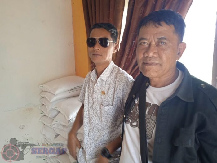 Pemdes Cinunjang Salurkan Bansos Beras untuk 1.099 KPM, Pembagian Berlangsung Kondusif