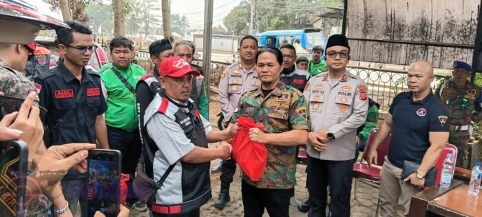 Jum'at Berkah Berbagi GRIB Jaya Dan Ados Bersama Ojol Sukabumi Bersinergi