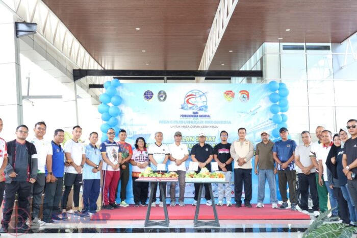 Pasi Ter Kodim 1601/Sumba Timur Ikuti Jalan Sehat Peringatan Hari Perhubungan Nasional 2026