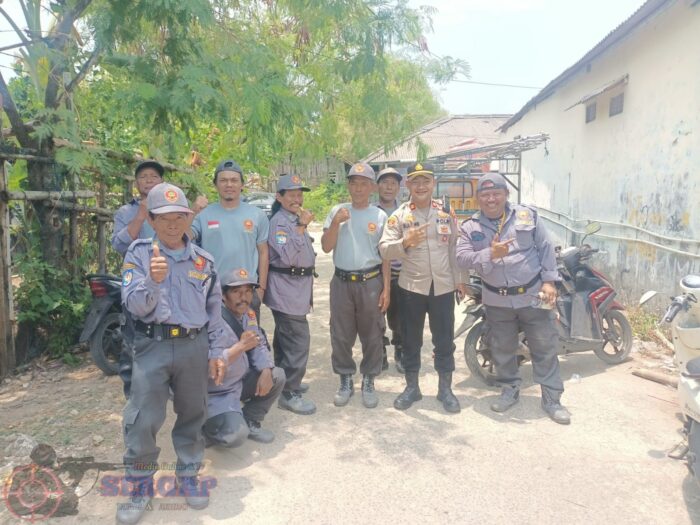 Kapolsek Patia Perkuat Sinergi Kamtibmas, Sambangi Linmas Desa Sidamukti