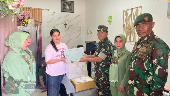 Peduli Keluarga Anggota, Dandim Sumba Timur Berikan Tali Asih dalam Rangka HUT ke-81 TNI