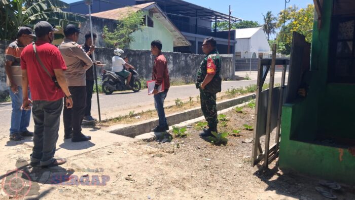 Babinsa Koramil 05/Waingapu Dampingi Kegiatan Pengukuran Tanah di Kelurahan Matawai