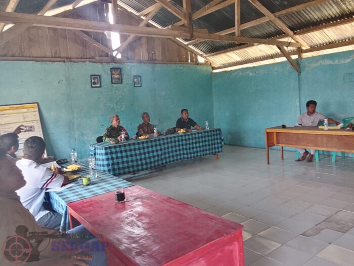 Babinsa Koramil 03/Pahunga Lodu Hadiri Rapat Rumah Desa Sehat di Desa Laipandak