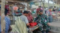 Jaga Kondisi Pasar, Babinsa Koramil 06/Karera Serap Keluhan Pedagang