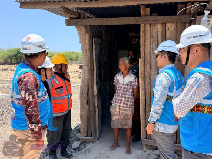 PLN Berikan Sambungan Listrik Gratis kepada Enam Keluarga di Rote Ndao