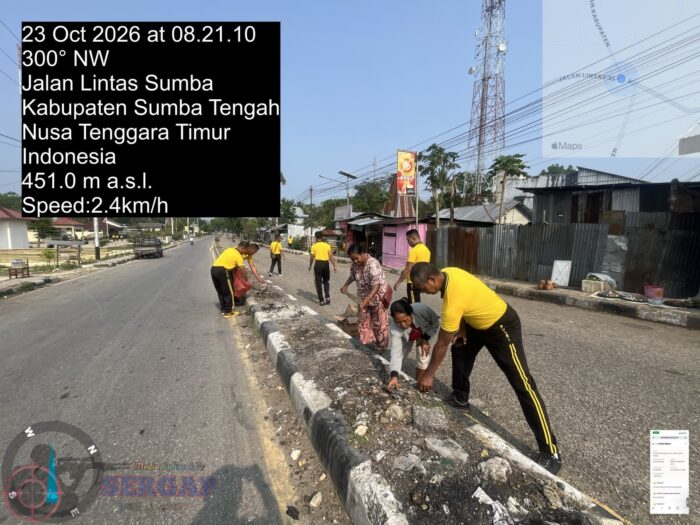 Polres Sumba Tengah Gelar Green Policing, Bersihkan Sampah di Pasar Lama dan Pasar Baru