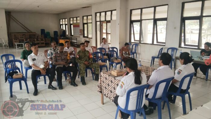 Menuju Lingkungan Sehat, Babinsa Lewa Dukung Persiapan Desa Sanitasi Total
